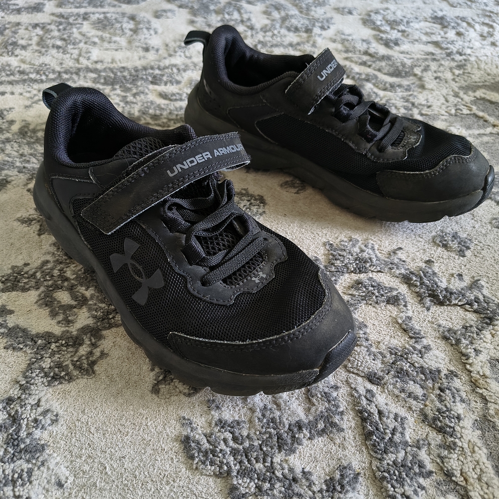 Under Armour Kids Black  Athletic Sneakers